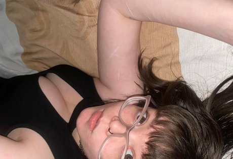 Lilac Lullaby pornstar naked img