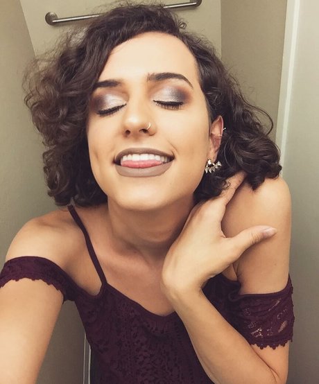 SophieSommers naked model gallery