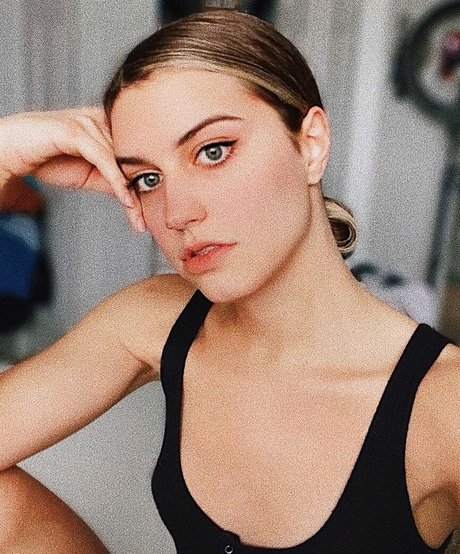 SophieSommers pornstar pretty photos