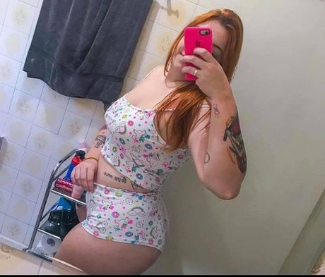 Ruiva Renegada star adult pics