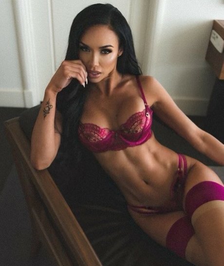 j e r u s h a nude model pic