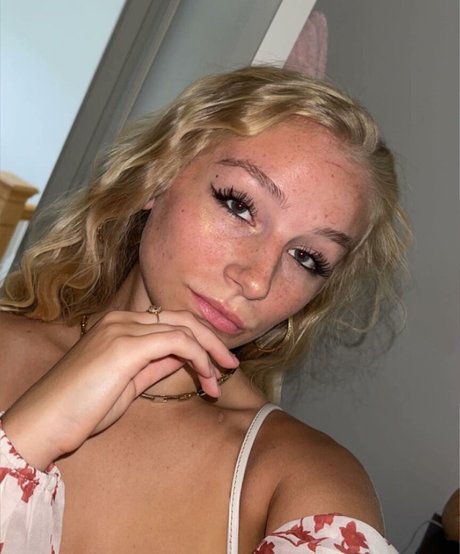 Hannah Alyssa Woods hot star photo