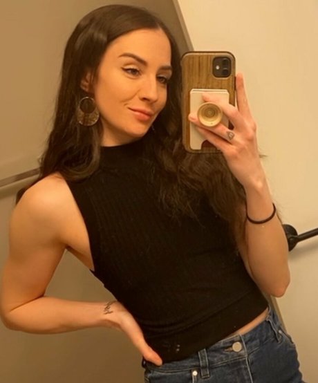 The Naughty Peach pornstar img