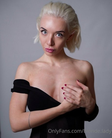 blonde lady sexy star img