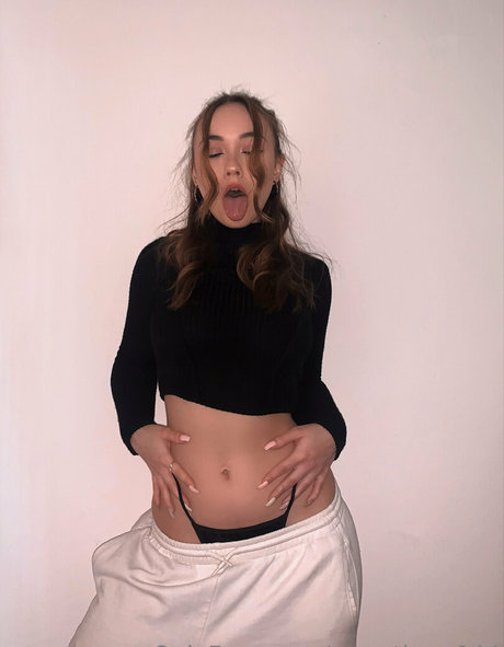 sweetluna044 model pornographic pic