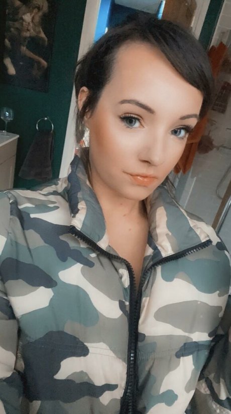 Maisey Brooks model porn pic