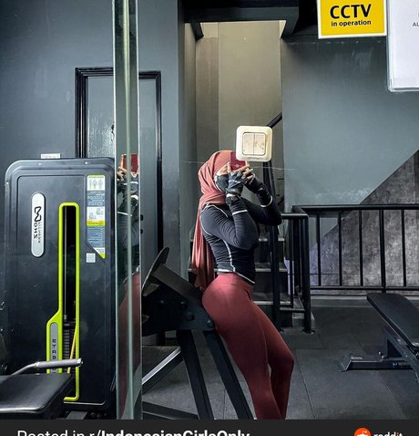 oklinfia nudes actress images