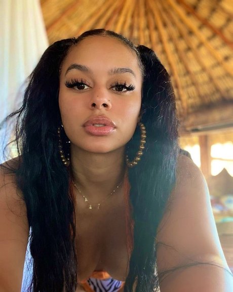 Winny Munhoz model best pics