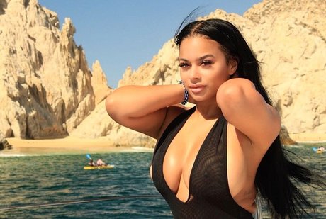 Winny Munhoz nice star pics