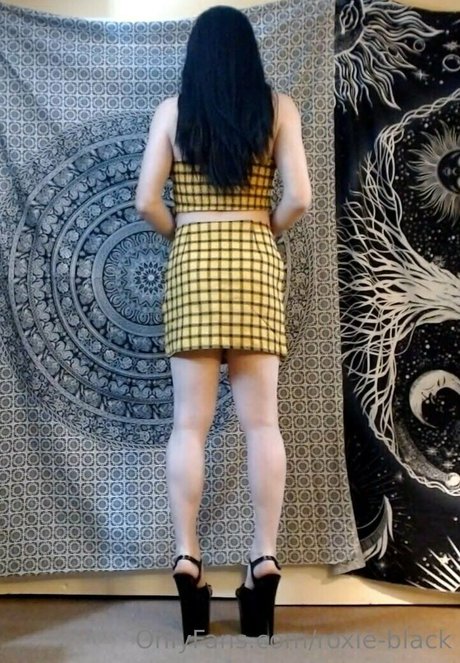 roxie black model img