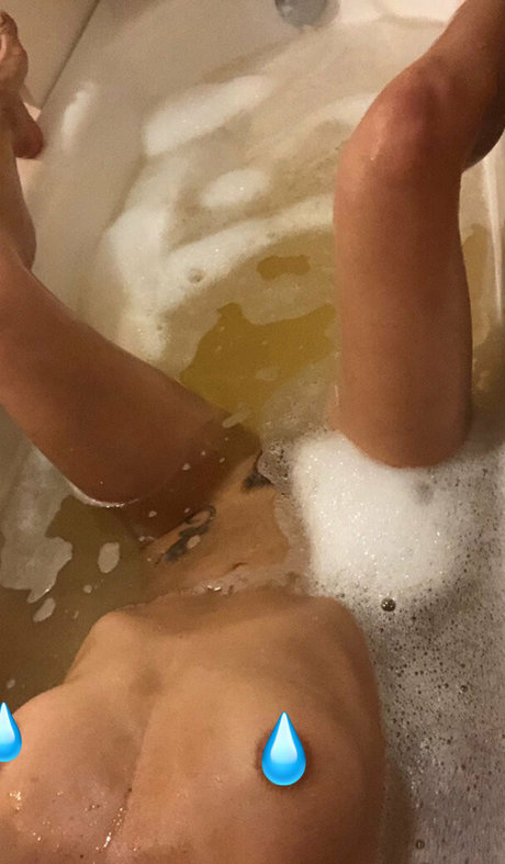 alinahenessyfree model nudes image