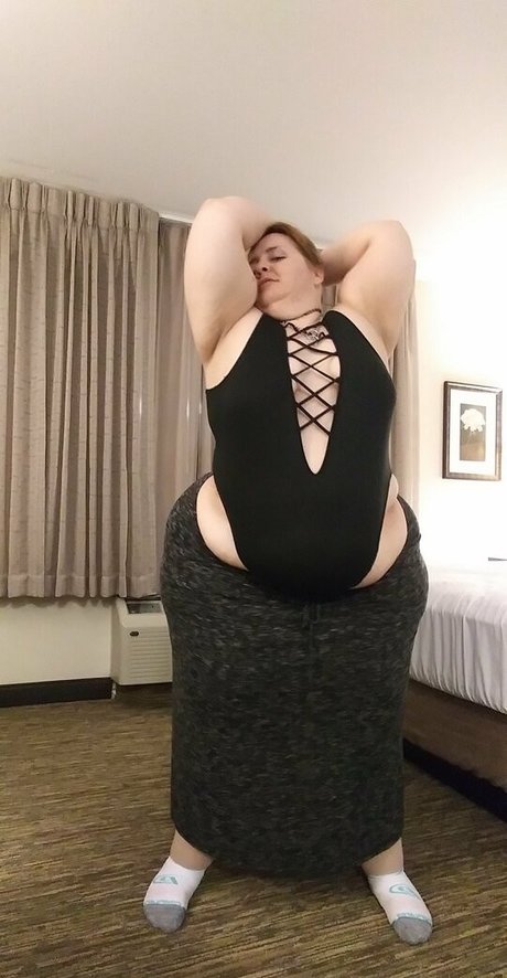 bbw4red20 perfect model images