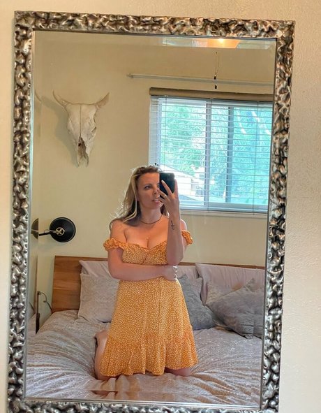 leeloo luv perfect model pic