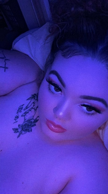 crybabymak model pretty pictures