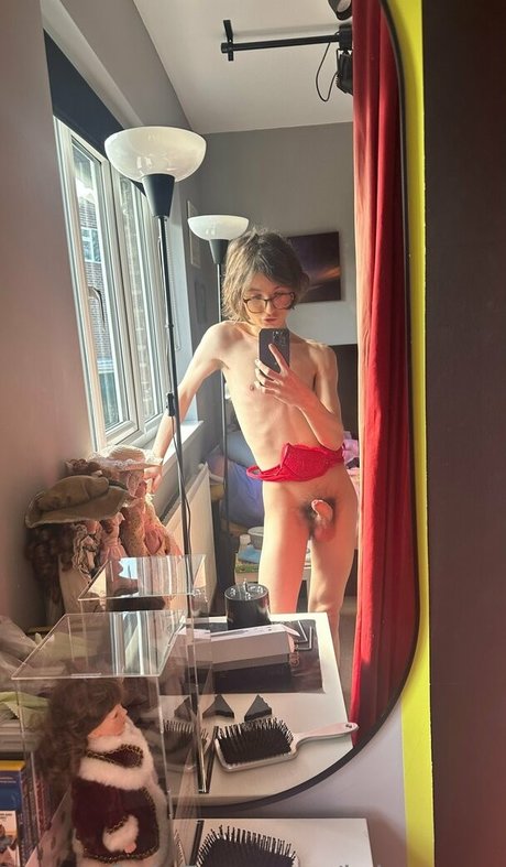 kris srose nude star picture