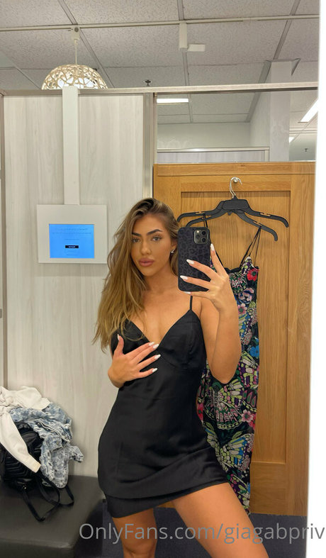 giagabpriv erotic model image