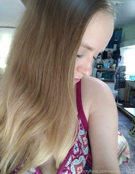 aprilrose1992 pornstar top image