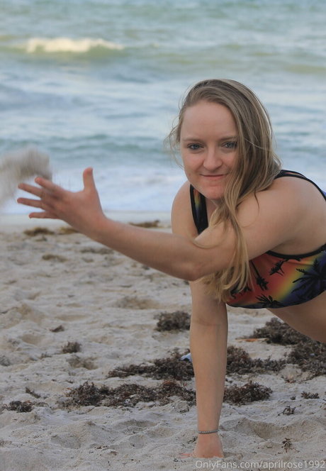 aprilrose1992 sexy model photo