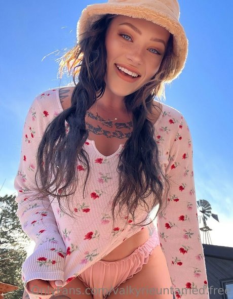 Valkyrieuntamed model adult picture