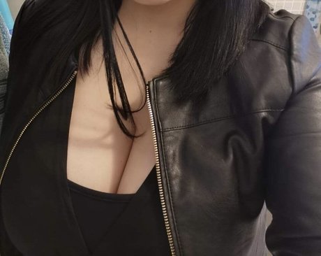 NextDoorQueen pornstar high quality pictures