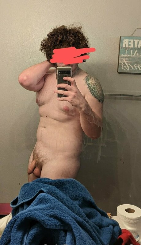 grav3y nudes star image