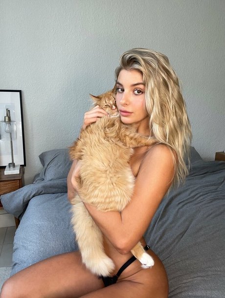 ashleymariedickerson hot actress pictures