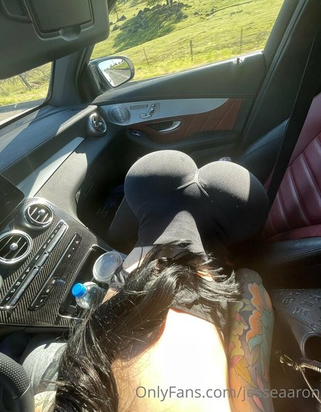 jesseaaron pretty actress pic