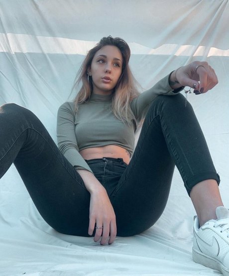 agusdigri pornographic model image