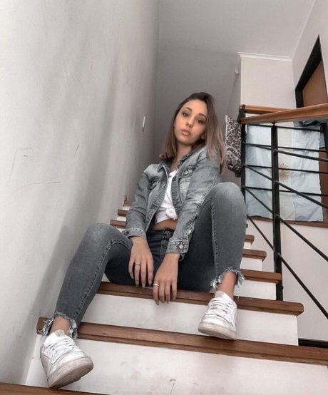 agusdigri pretty actress image