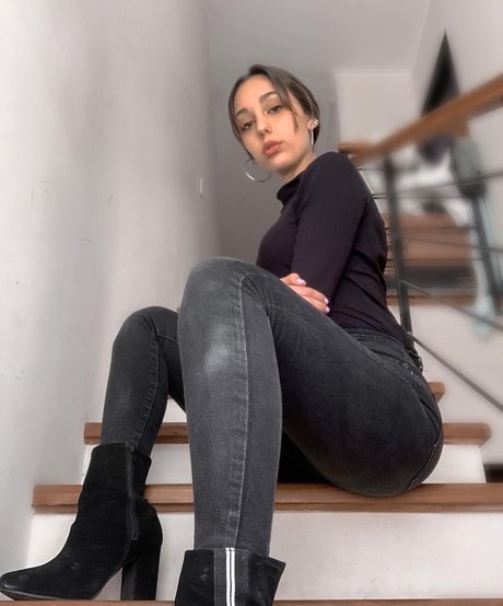 agusdigri naked actress pics