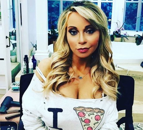 Tara Strong nice actress images
