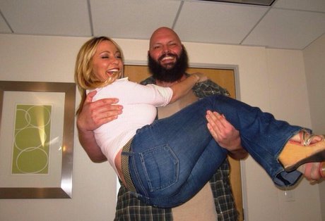 Tara Strong model best pic