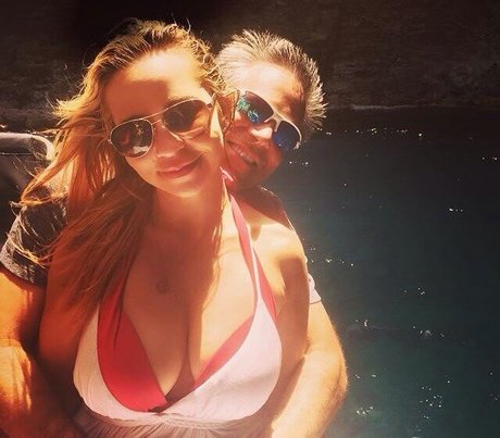 Tara Strong star nude archive