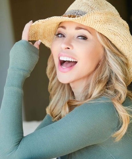 Tara Strong pretty model image