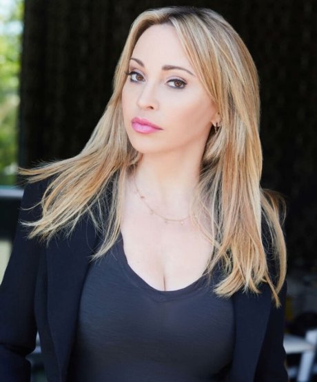 Tara Strong xxx actress img