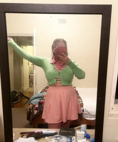 SliceOfSalami model xxx pics