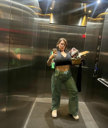 SliceOfSalami nude star archive