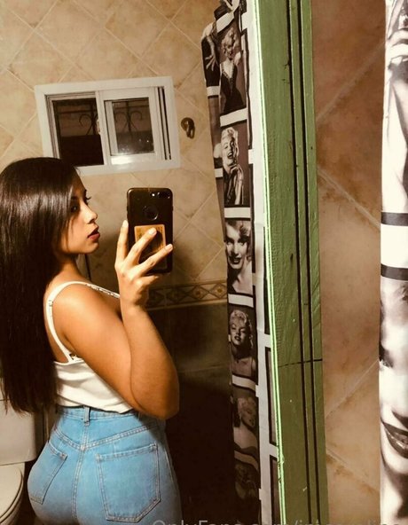 imcaroline pornstar nude images