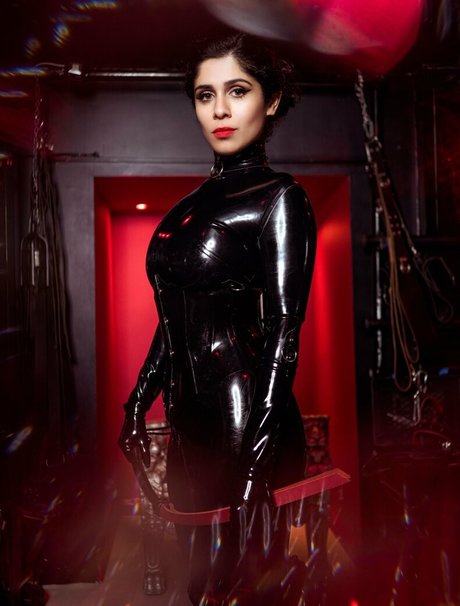 sophiasaharafree pornographic actress pic