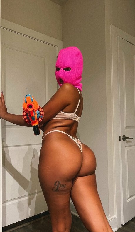 its queen adult star galleries