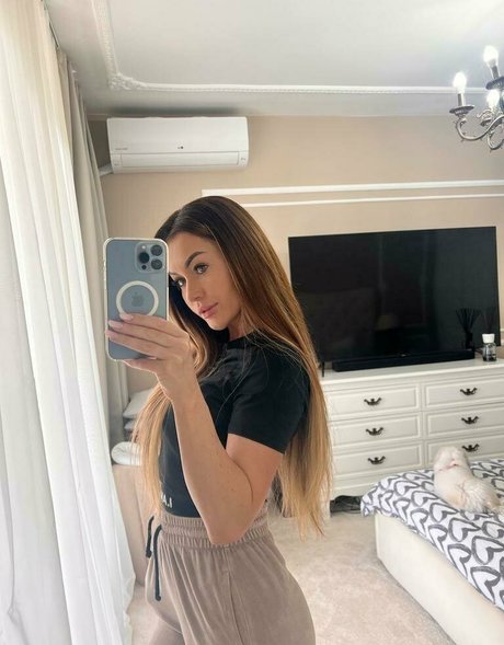 mika afree porn star img