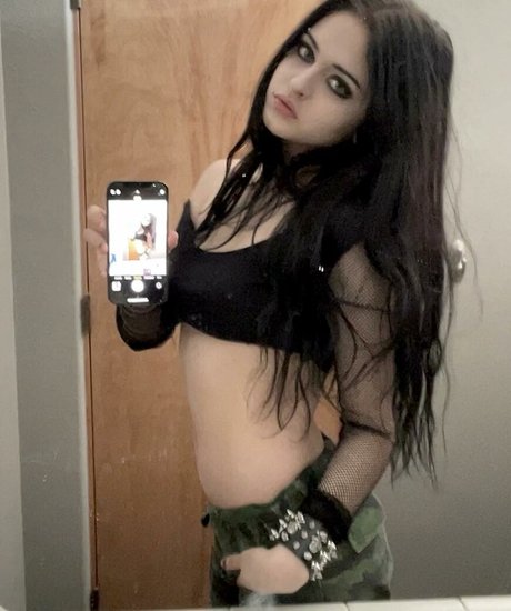 Bleachb0n3s art model photo