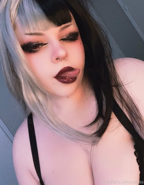 ushiss model naked img