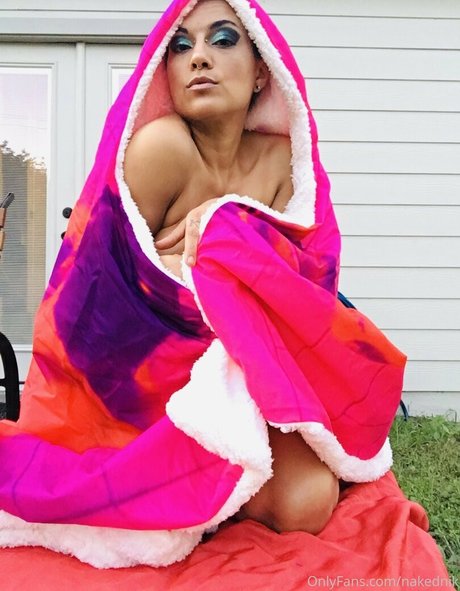 Naked Intelligence model free pic