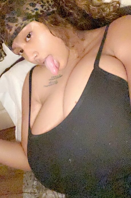 TheyLoveBadu nice model photo