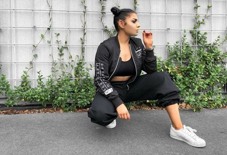 Jesy Lee nude pornstar pics