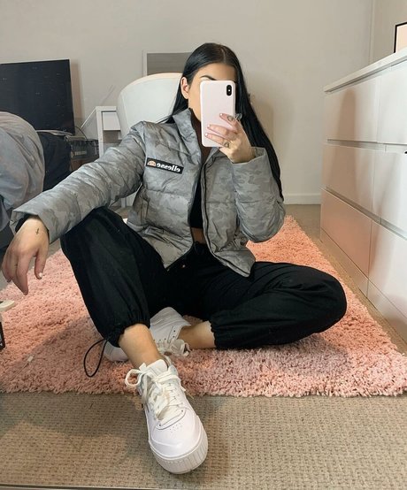 Jesy Lee pretty star img