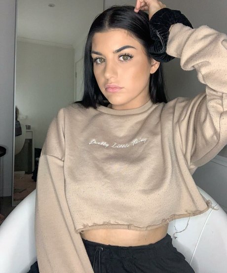 Jesy Lee model free photo