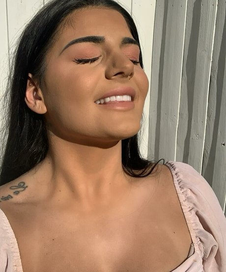 Jesy Lee hd star gallery