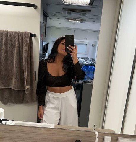 Jesy Lee model naked pic